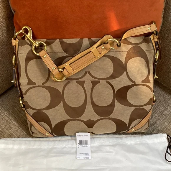 Coach Authentic Signature Slim Carly - Picture 1 of 4